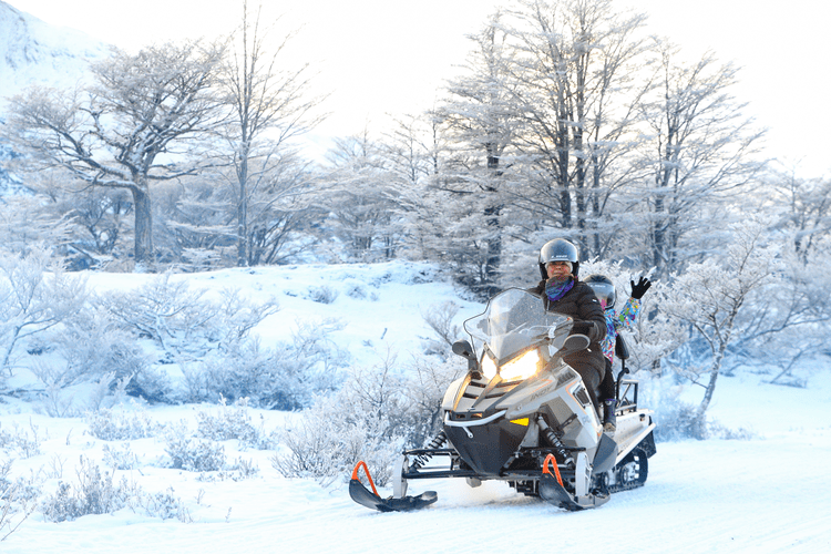 NIEVE & FUEGO (HUSKIES Y MOTO U ORUGA)